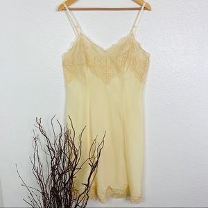 VINTAGE Wonder Maid Nightgown / Full Slip